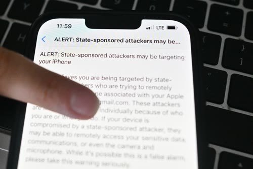 Apple users report an unusually large wave of spyware warnings story image
